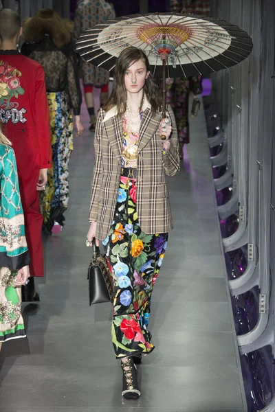 Look 25